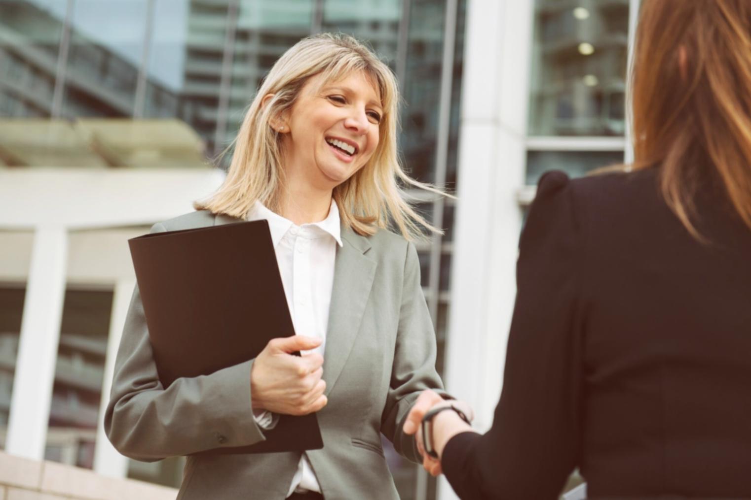 Arbeitsumgebung mit SEO-Analysewerkzeugen und Datenauswertung